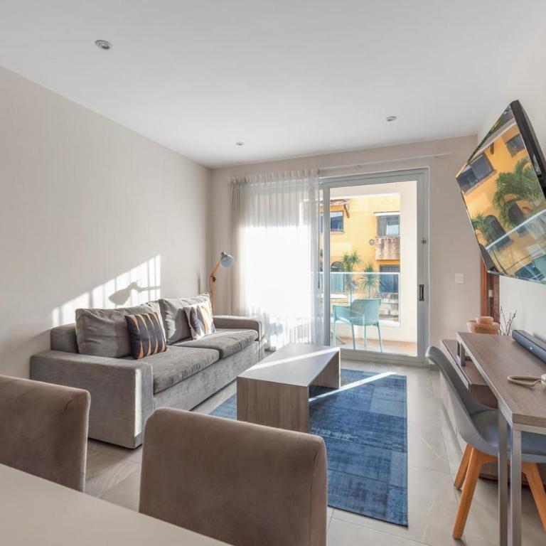 Luxury 2BR Condo with Rooftop Pools near 5th Avenue - Apartment - 16