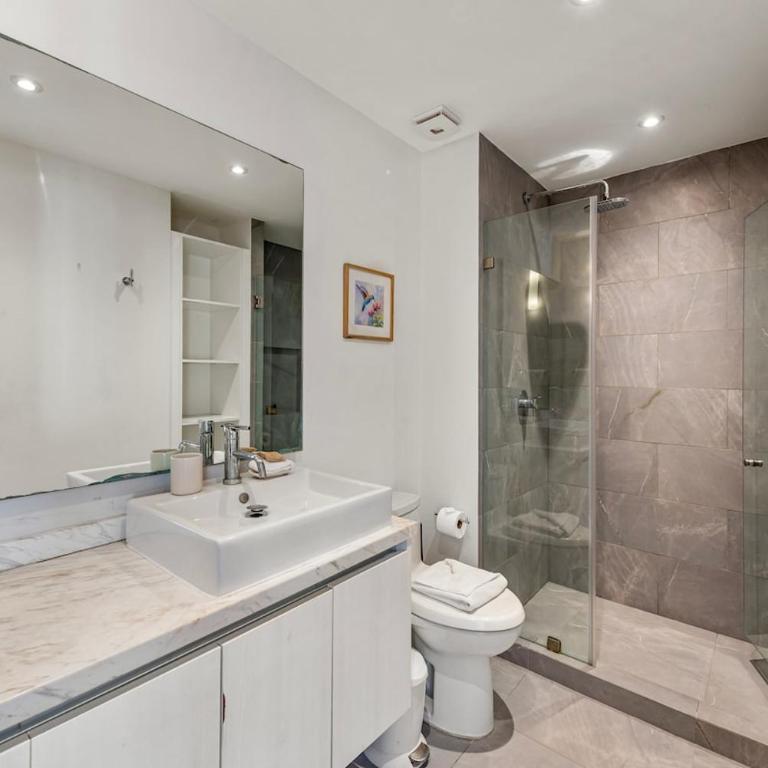 Luxury 2BR Condo with Rooftop Pools near 5th Avenue - Apartment - 22