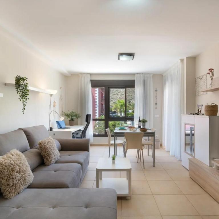 Cozy Seaside Palm Mar - One-Bedroom Apartment - 5
