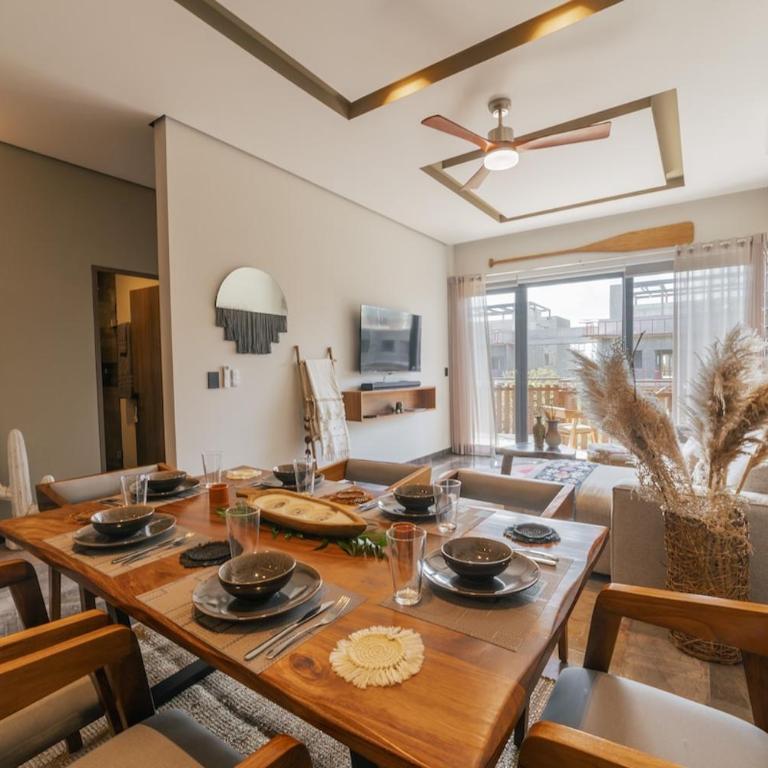 Deluxe corner Apt 2 Bdr with Partial Ocean View - Apartment - 1