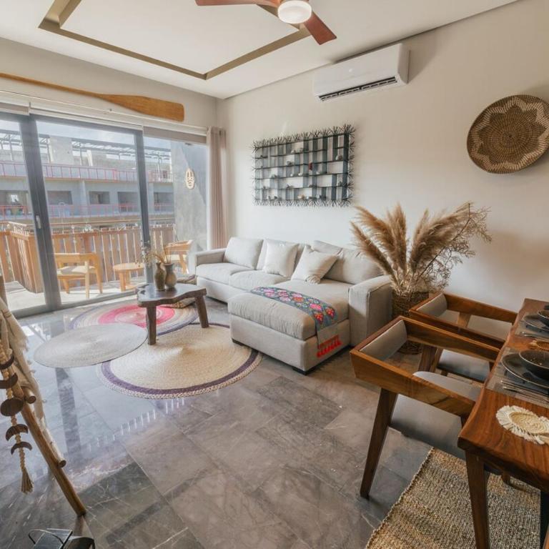 Deluxe corner Apt 2 Bdr with Partial Ocean View - Apartment - 5