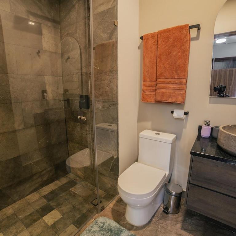 Deluxe corner Apt 2 Bdr with Partial Ocean View - Apartment - 11