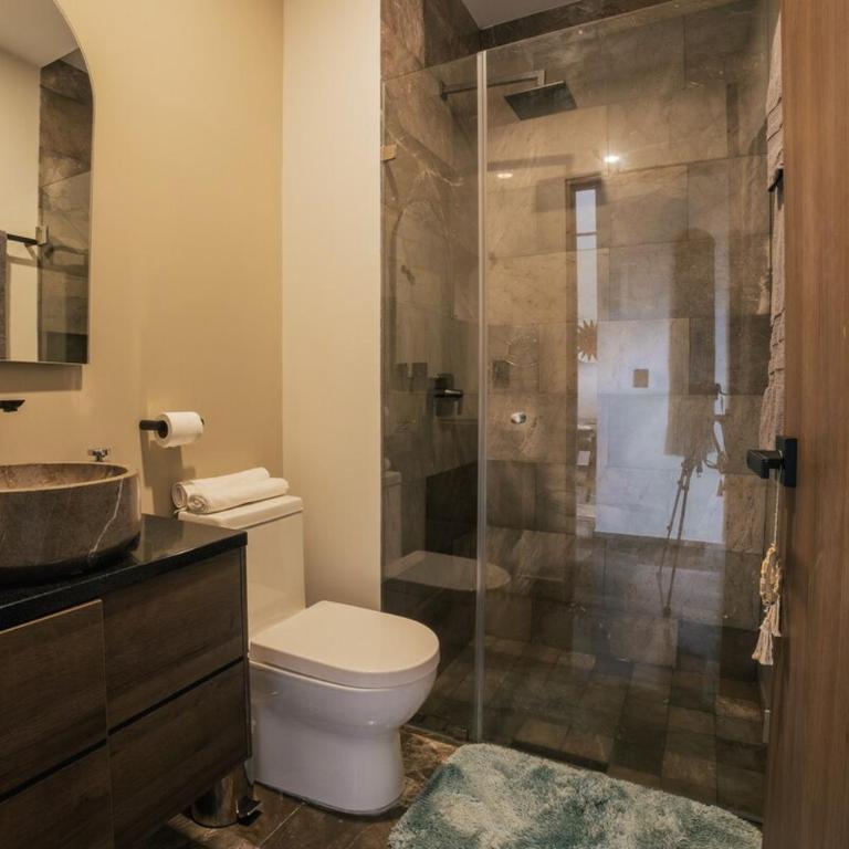 Deluxe corner Apt 2 Bdr with Partial Ocean View - Apartment - 12
