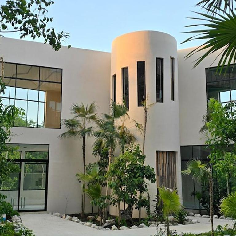 Luxury 2BR Apt steps away from the beach clubs - Apartment - 11