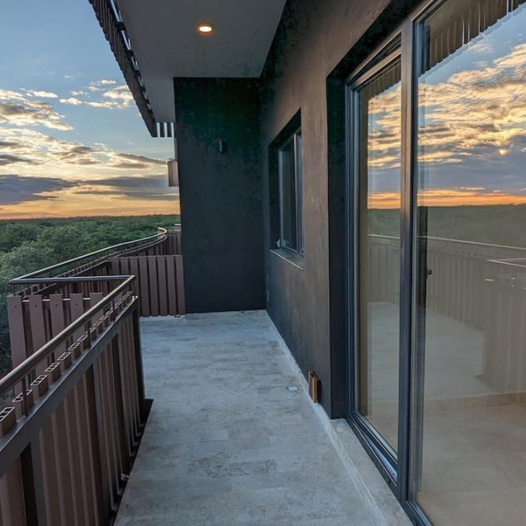 Luxury 2BR Apt steps away from the beach clubs - Apartment - 12