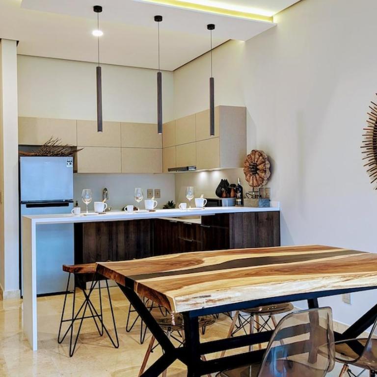 Luxury 2BR Apt steps away from the beach clubs - Apartment - 58