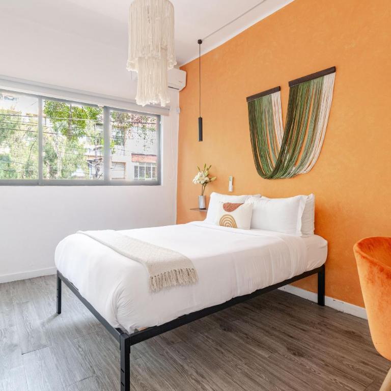 Beautiful 6 BDR Villa with AC in La Condesa - Villa - 39