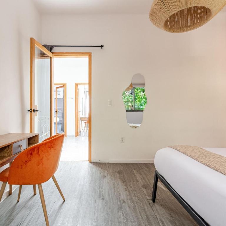 Beautiful 6 BDR Villa with AC in La Condesa - Villa - 47