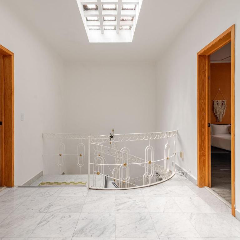 Beautiful 6 BDR Villa with AC in La Condesa - Villa - 49