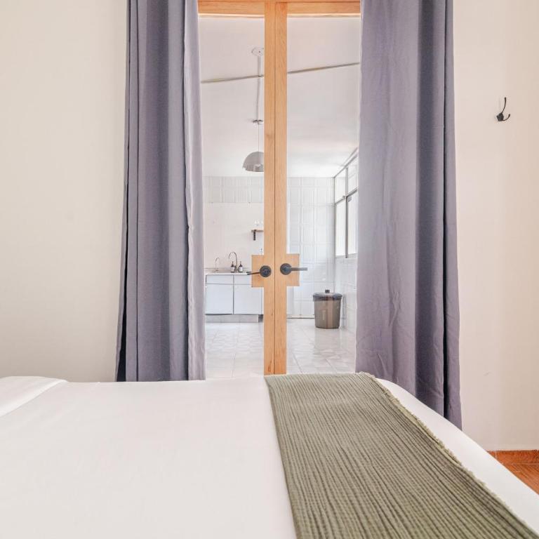 Beautiful 6 BDR Villa with AC in La Condesa - Villa - 17