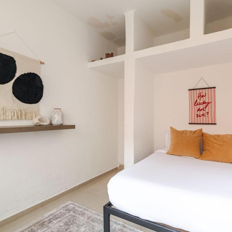Beautiful 6 BDR Villa with AC in La Condesa - Villa - 18