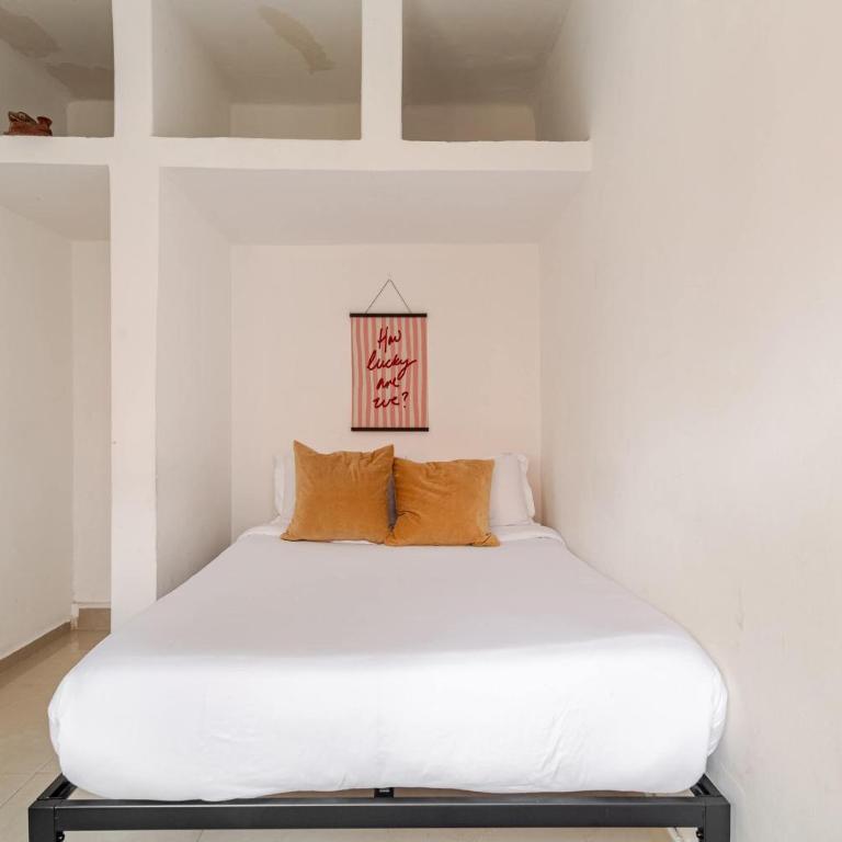 Beautiful 6 BDR Villa with AC in La Condesa - Villa - 19