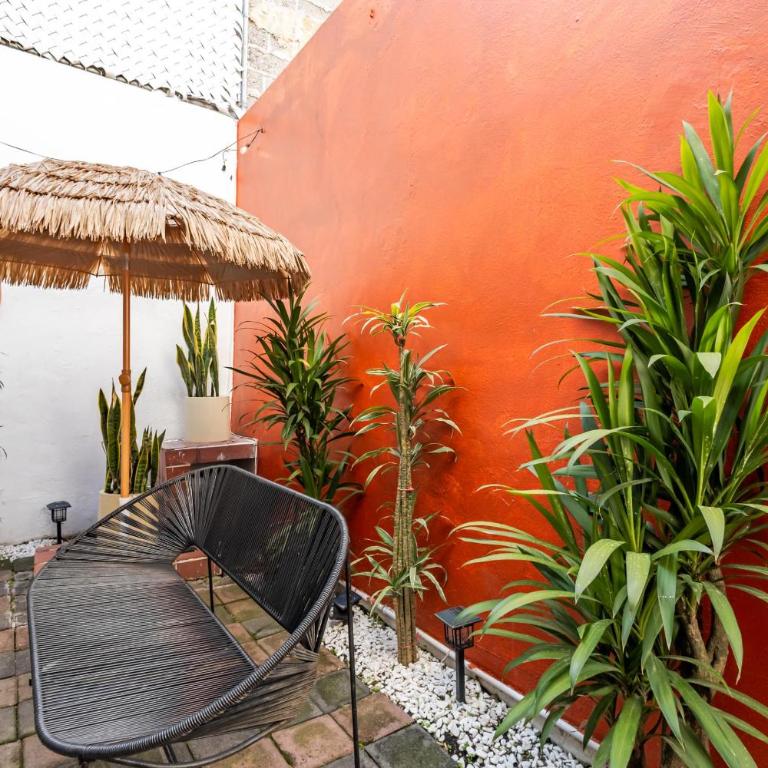 Beautiful 6 BDR Villa with AC in La Condesa - Villa - 8