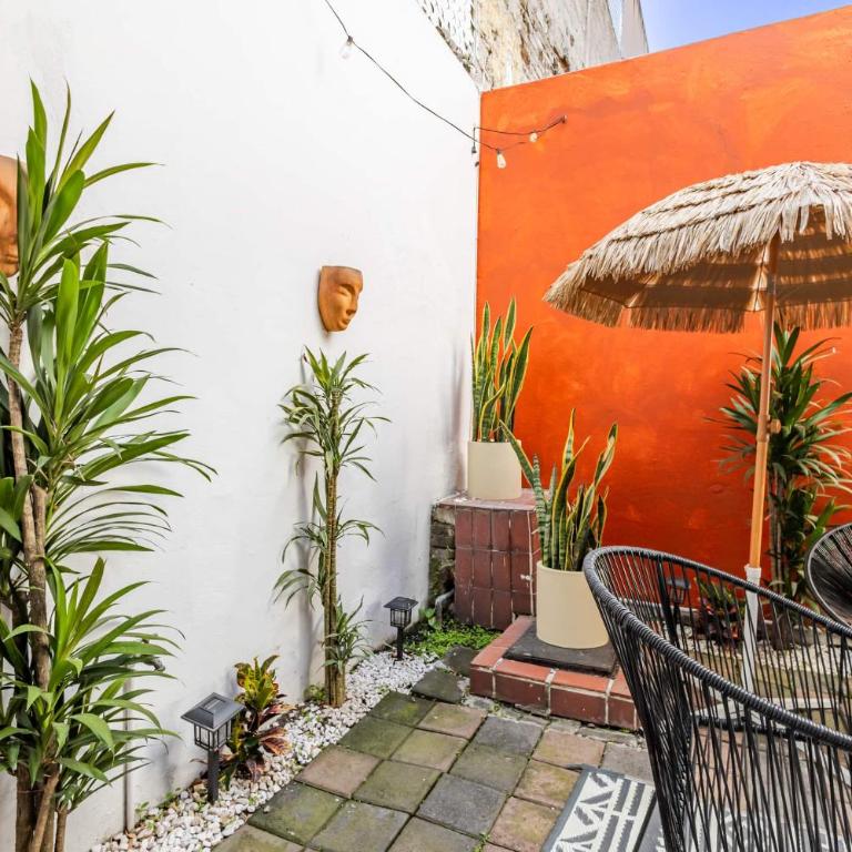 Beautiful 6 BDR Villa with AC in La Condesa - Villa - 32