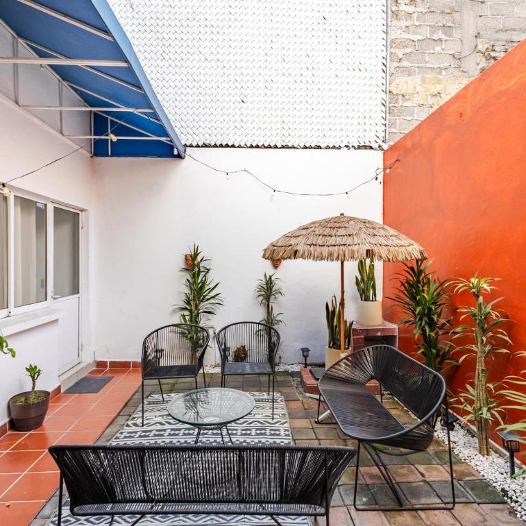 Beautiful 6 BDR Villa with AC in La Condesa - Villa - 33
