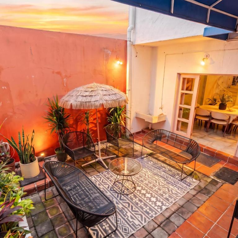 Beautiful 6 BDR Villa with AC in La Condesa - Villa - 35