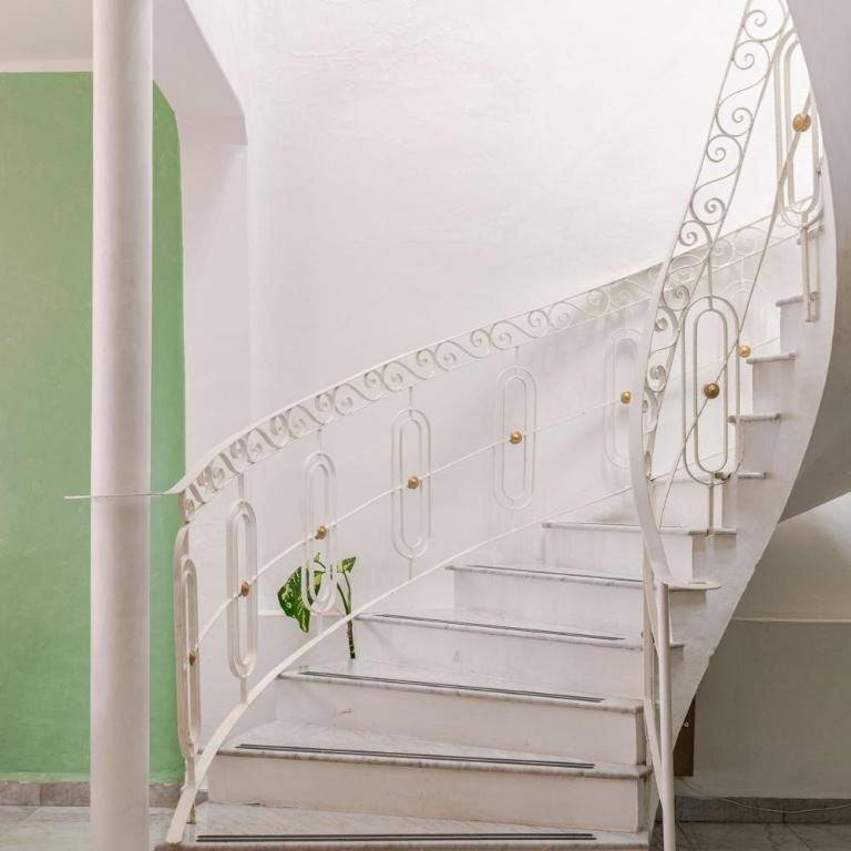 Beautiful 6 BDR Villa with AC in La Condesa - Villa - 37