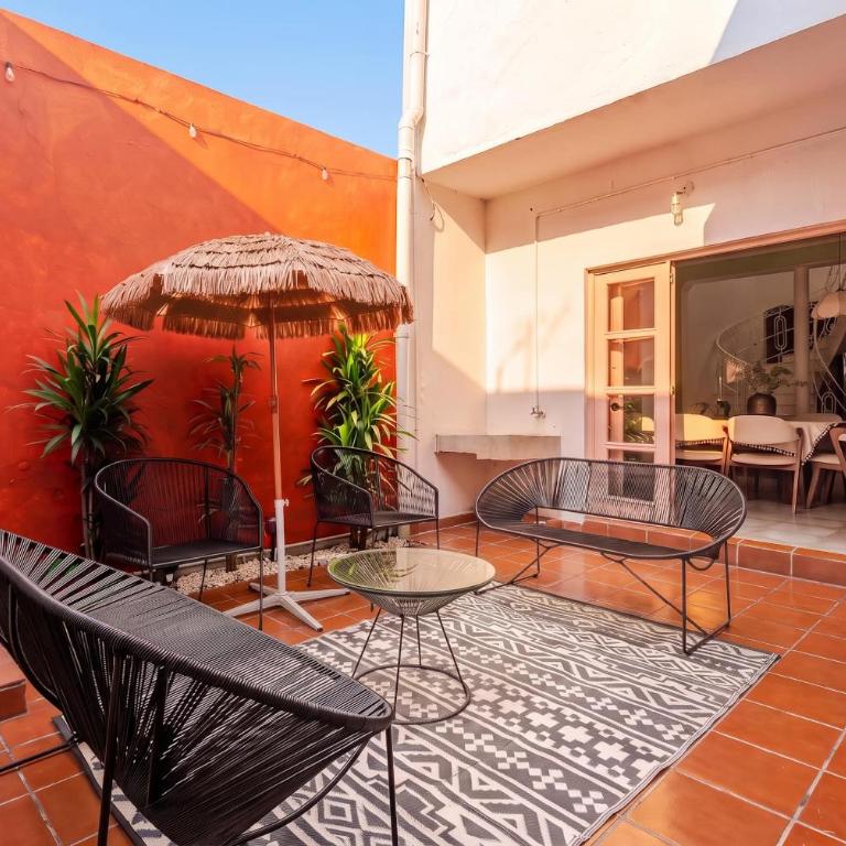 Beautiful 6 BDR Villa with AC in La Condesa - Villa - 1