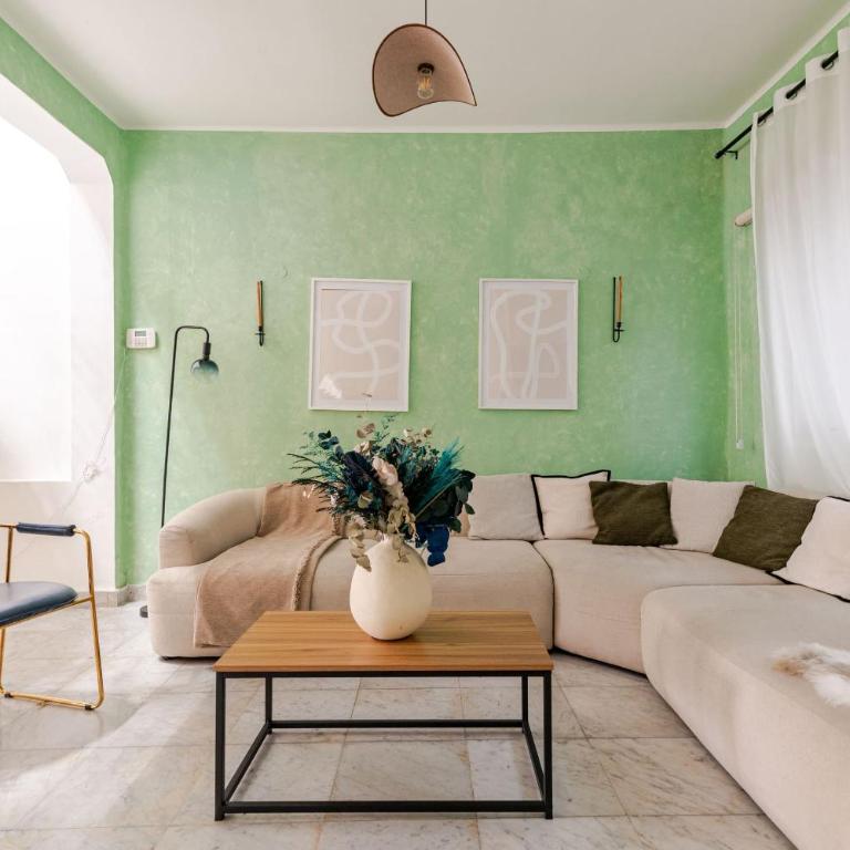 Beautiful 6 BDR Villa with AC in La Condesa - Villa - 55