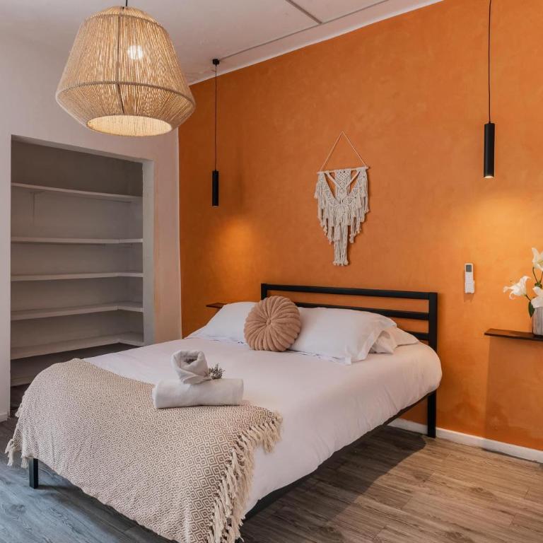 Beautiful 6 BDR Villa with AC in La Condesa - Villa - 69
