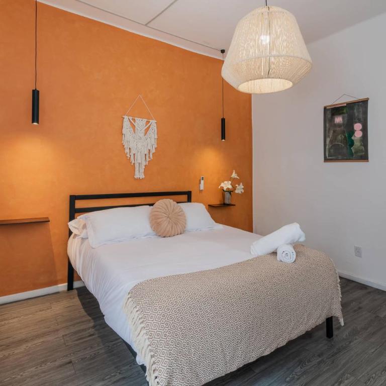 Beautiful 6 BDR Villa with AC in La Condesa - Villa - 66