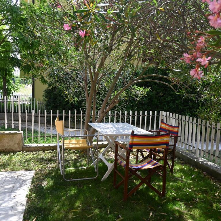 N303 - Comodo appartamento con giardino a Numana - Two-Bedroom Apartment - 3