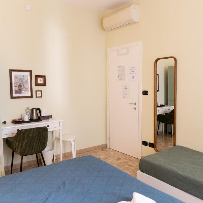 Arena Rooms - Camera Tripla con Bagno Privato - 5