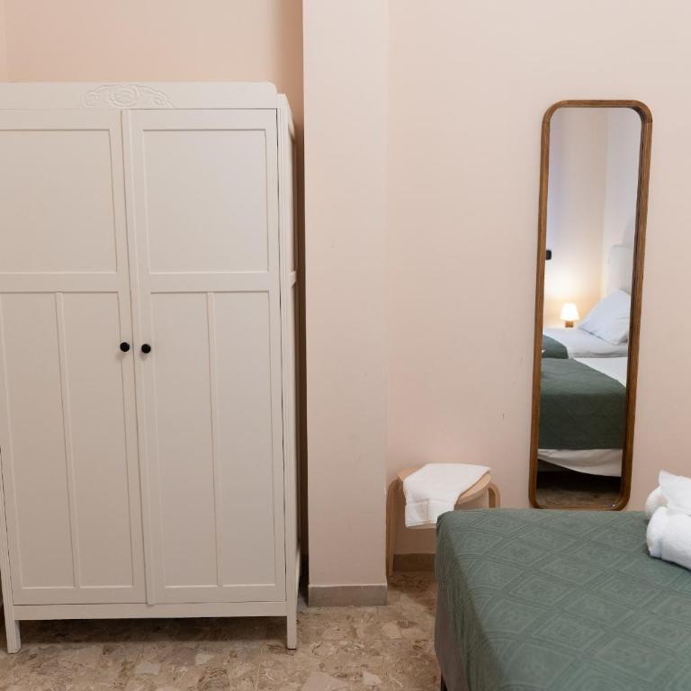 Arena Rooms - Camera Matrimoniale/Doppia con Letti Singoli con Bagno in Comune - 5