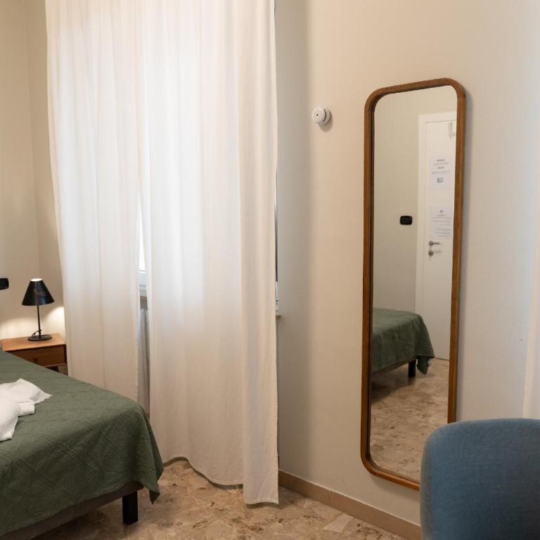Arena Rooms - Camera Matrimoniale con Bagno in Comune - 6
