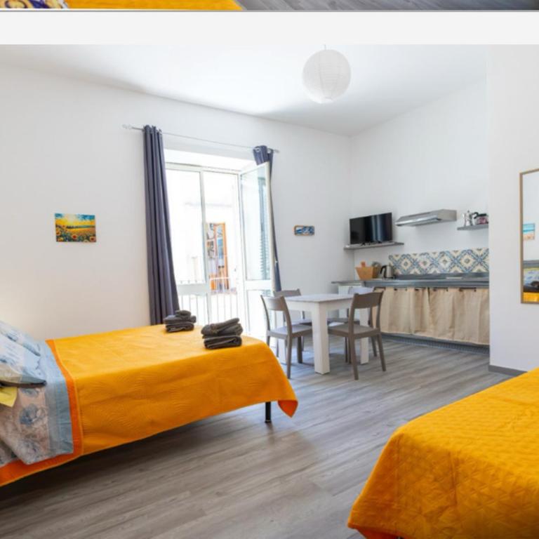 casaisabella 2 viaMaurolico 12 - Dreibettzimmer mit eigenem Bad - 2