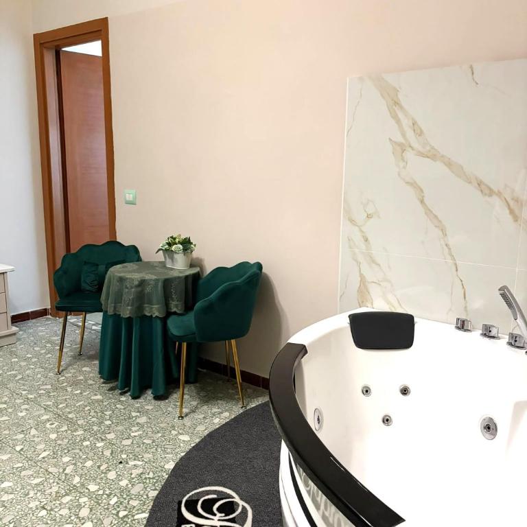 Fabiola Guest House - Camera Matrimoniale Deluxe con Balcone - 16