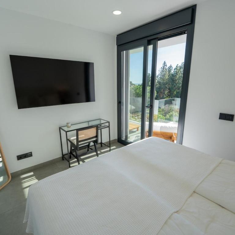 Newly build luxuary villa! East of Marbella - Casa Vacanze con 4 Camere da Letto - 90