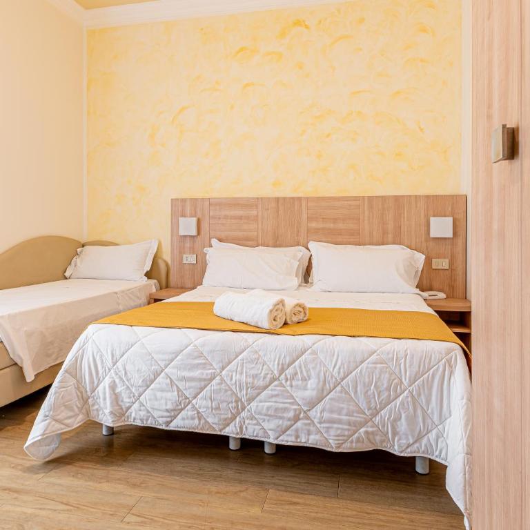 Hotel Corinna - Camera Tripla Standard - 3