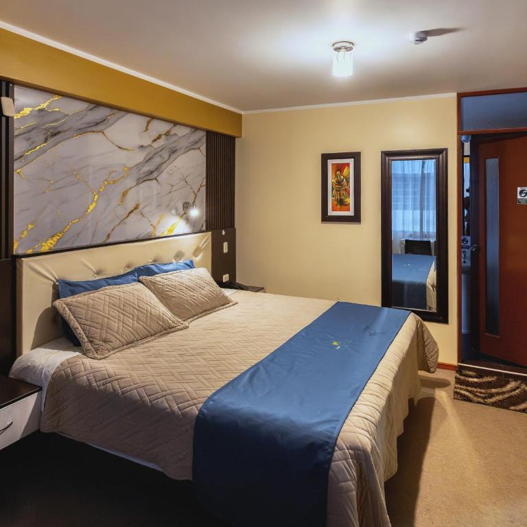 Hotel París - Double Room with Private Bathroom - 4