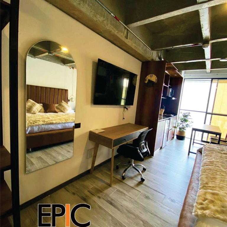 Epic Suite 407 Luxury Loft King Bed Airport - One-bedroom Loft Apartment - 17
