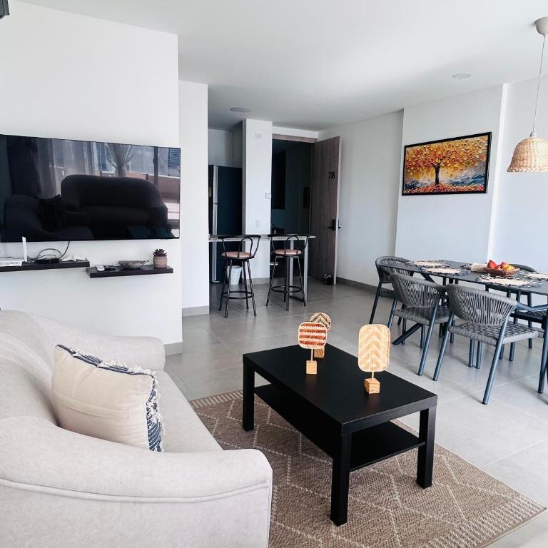 Condominio Santa Marina, Santa Marta, Frente al Mar - Three-Bedroom Apartment - 5