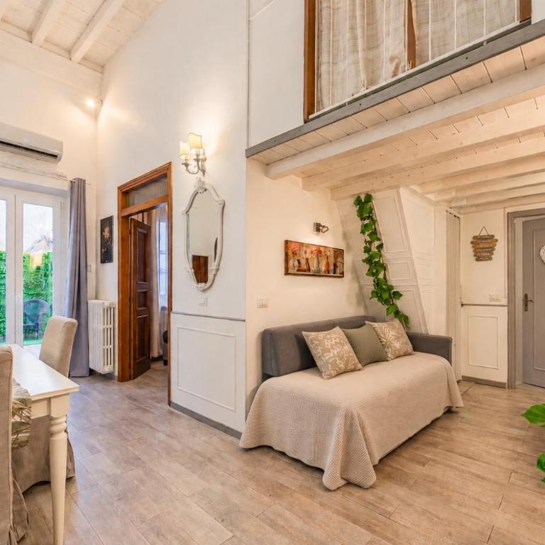 Santa Croce Home - 2BR - Private Courtyard - Two-Bedroom Apartment - 1