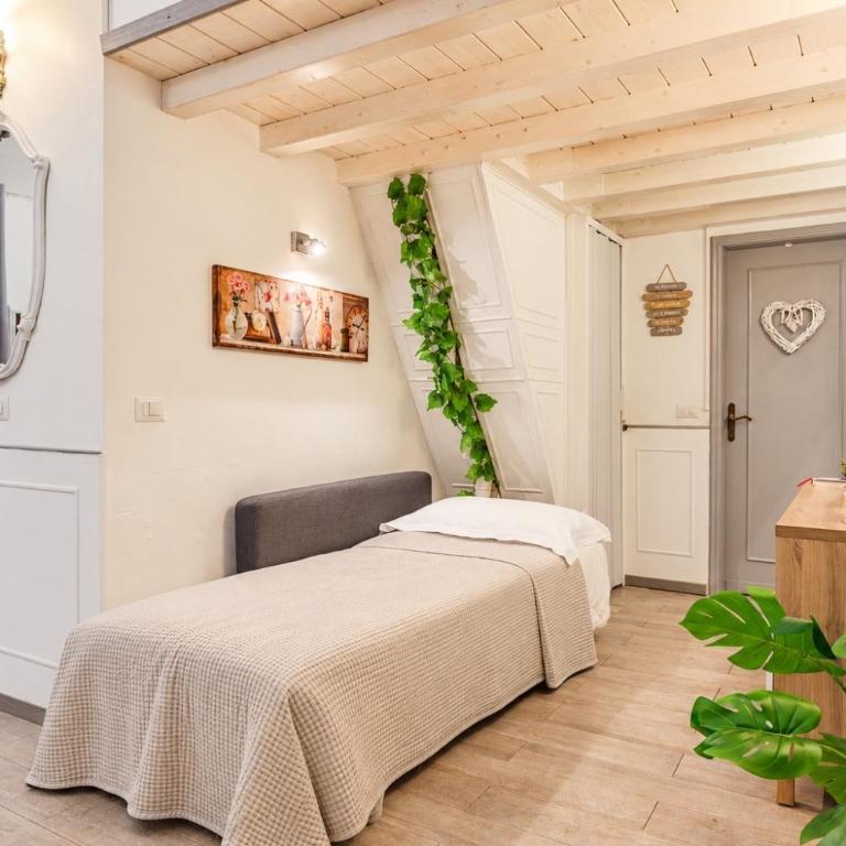 Santa Croce Home - 2BR - Private Courtyard - Two-Bedroom Apartment - 5