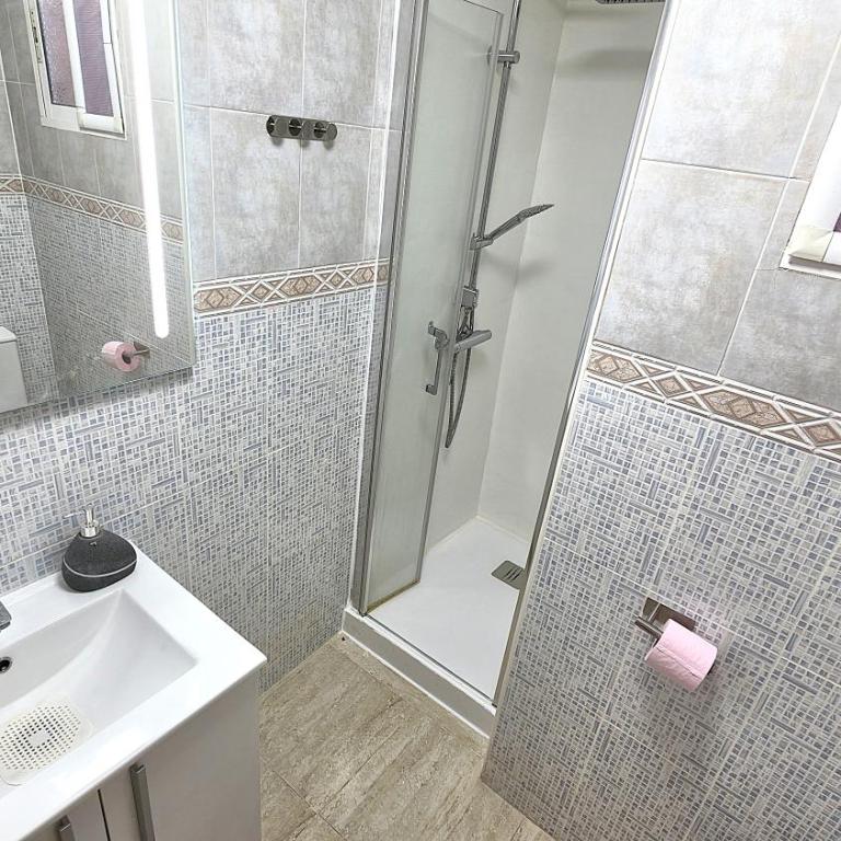 Beach & Workation Sagunto 600Mb Fiber, AC, Heating and Balcony - Three-Bedroom Apartment - 81