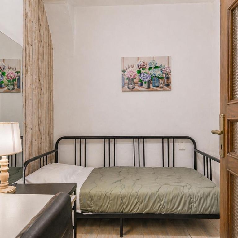 Santa Croce Home - 2BR - Private Courtyard - Two-Bedroom Apartment - 4