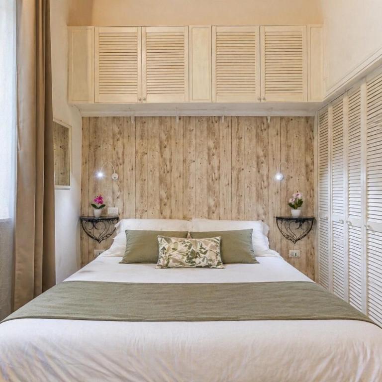 Santa Croce Home - 2BR - Private Courtyard - Two-Bedroom Apartment - 12