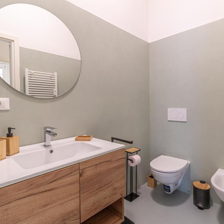 Spacious 7-Guest Apartment In Central Bologna - Appartamento con 3 Camere da Letto - 11