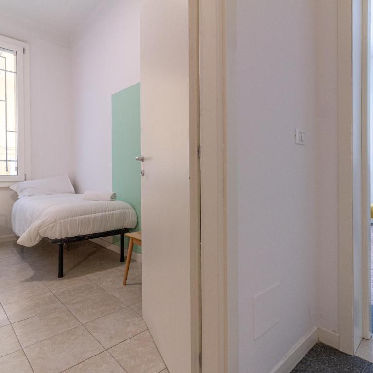 Spacious 7-Guest Apartment In Central Bologna - Appartamento con 3 Camere da Letto - 15