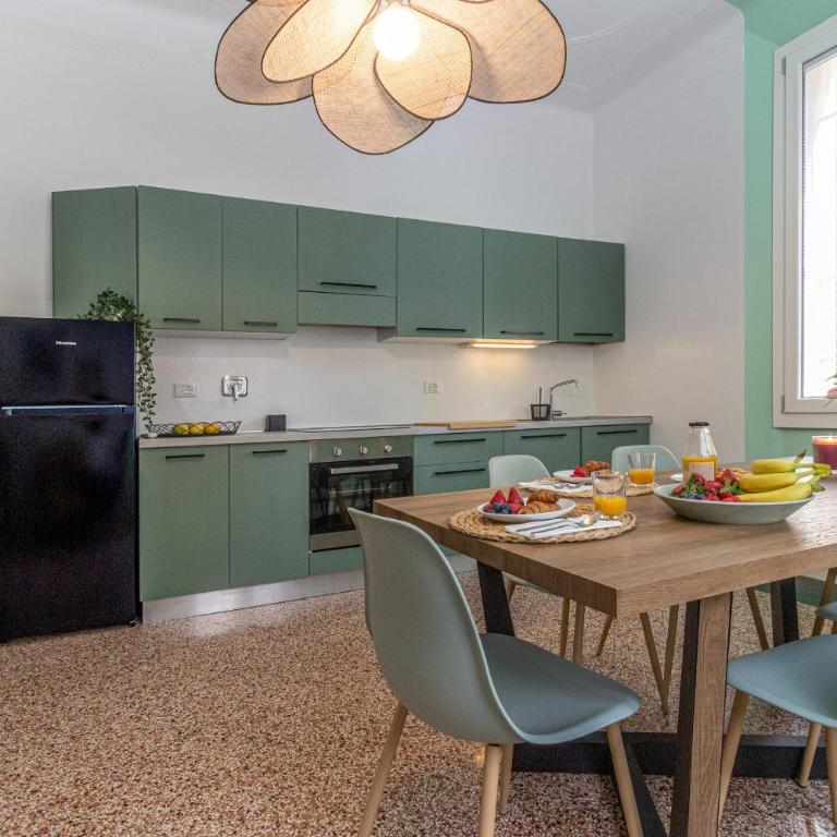 Spacious 7-Guest Apartment In Central Bologna - Appartamento con 3 Camere da Letto - 42