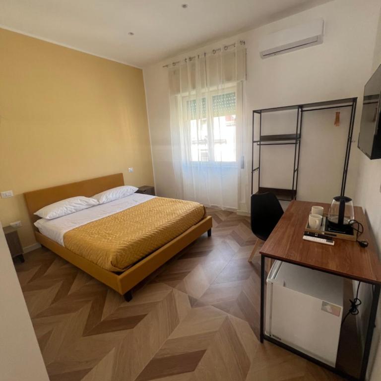Nika Partenope Rooms - Camera Matrimoniale con Bagno Privato - 4