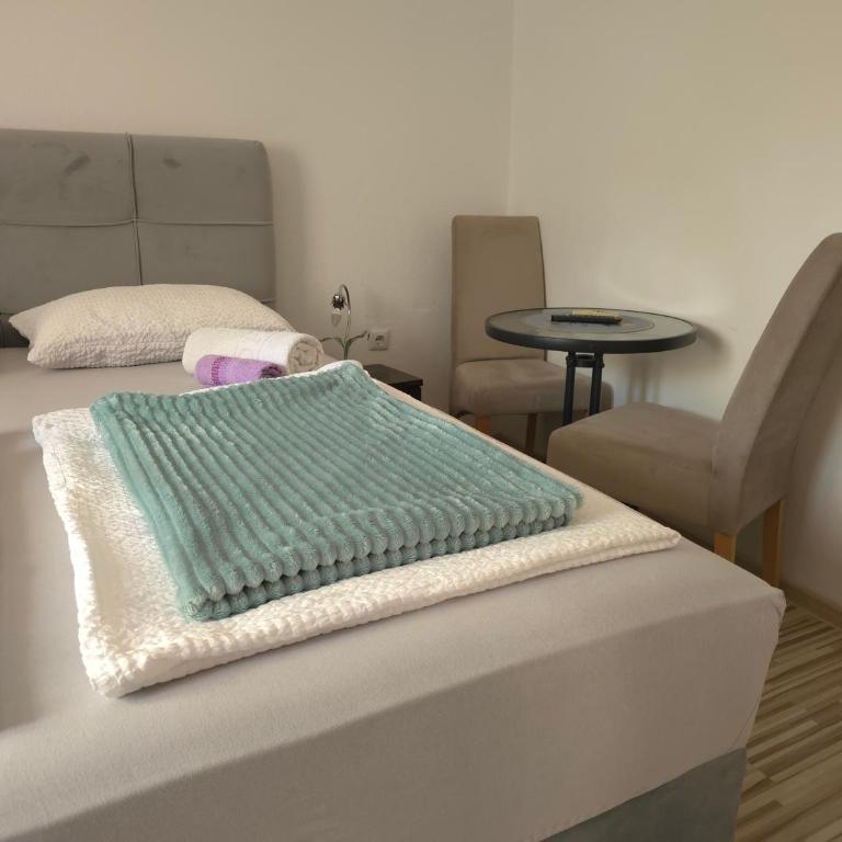 Guest House Nana - Chambre Triple avec Salle de Bains Privative - 9