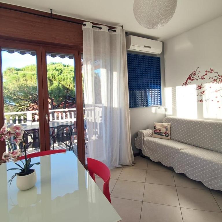 Stay with us - BookingPeschiera - Two-Bedroom Apartment with Balcony - 12