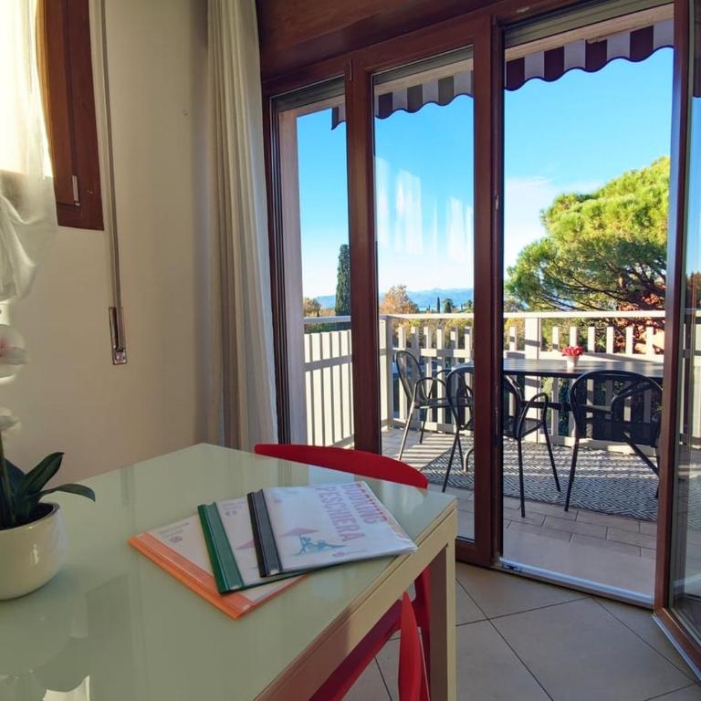 Stay with us - BookingPeschiera - Two-Bedroom Apartment with Balcony - 6