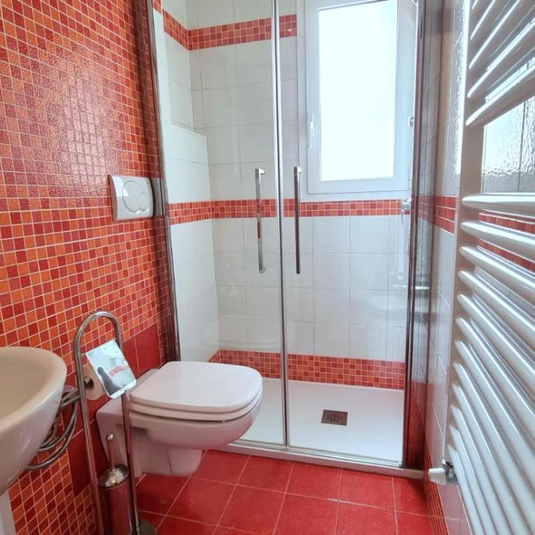 Stay with us - BookingPeschiera - Two-Bedroom Apartment with Balcony - 7