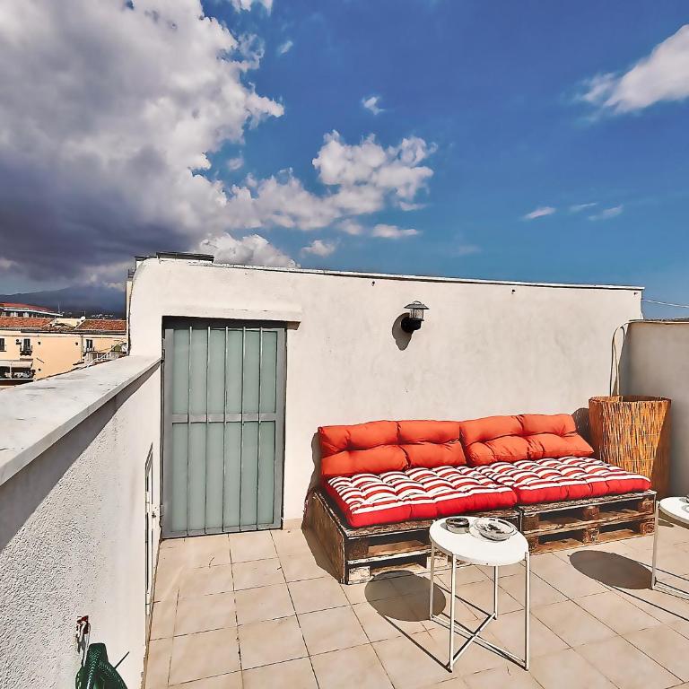 Attico con terrazzo al centro storico di Catania - Appartamento con 2 Camere da Letto, Terrazza e Vista Mare - 1